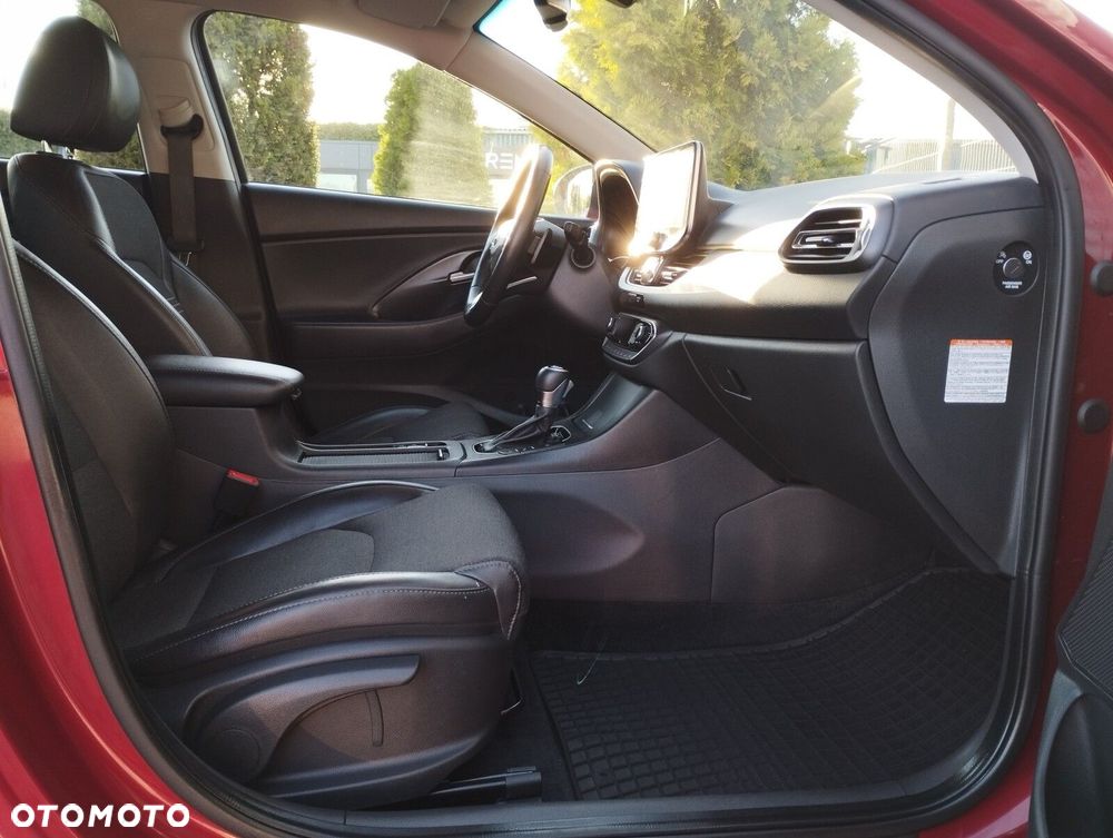 Hyundai i30 1.5 T-GDI 48V Executive DCT - 11