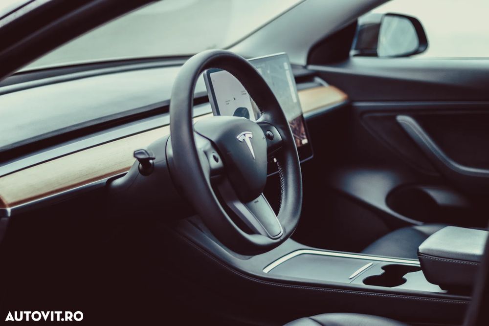 Tesla Model 3 - 11