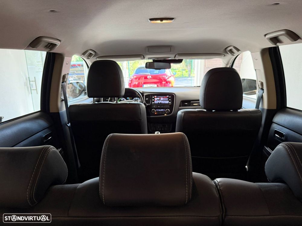 Mitsubishi Outlander 2.0 Instyle Navi - 11