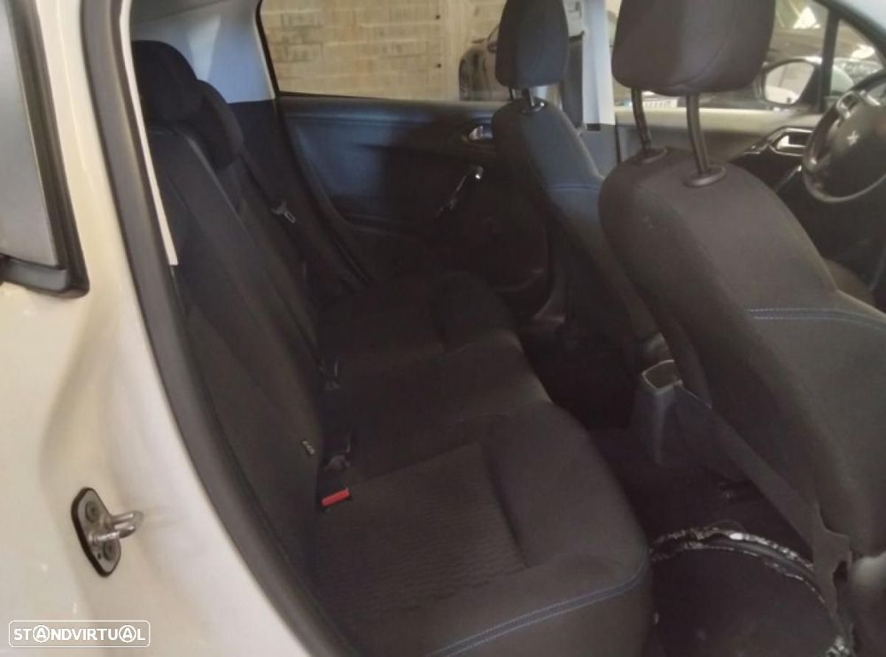 Peugeot 208 2019 photo 4