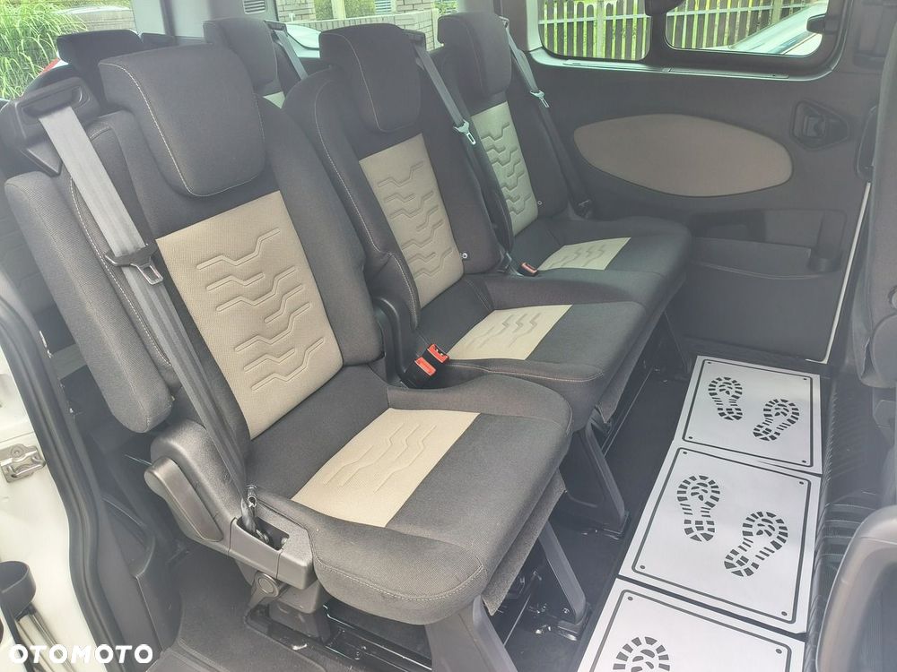 Ford Tourneo Custom - 20