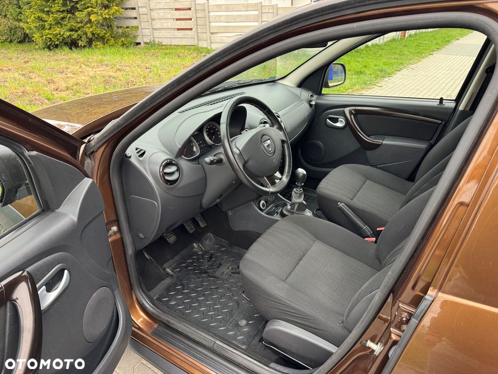 Dacia Duster 1.6 Laureate 4x4 - 11