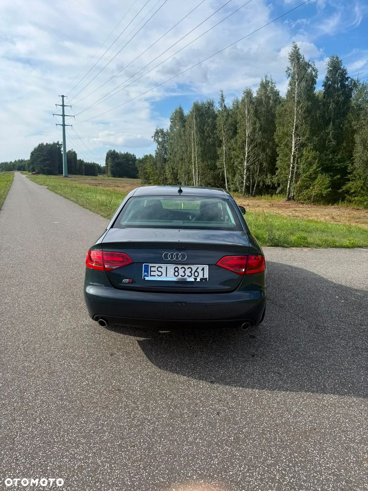 Audi A4 Limousine - 9