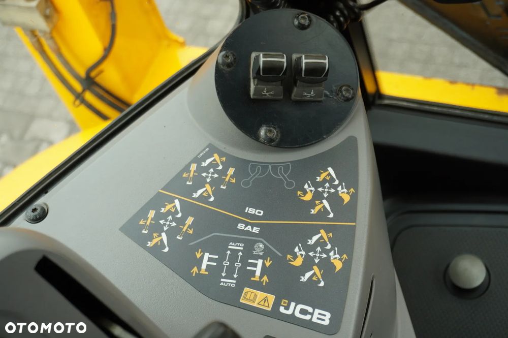 JCB 4CX PRO / 3800 MTH! / 2022 / joysticki / 4 szt - 24
