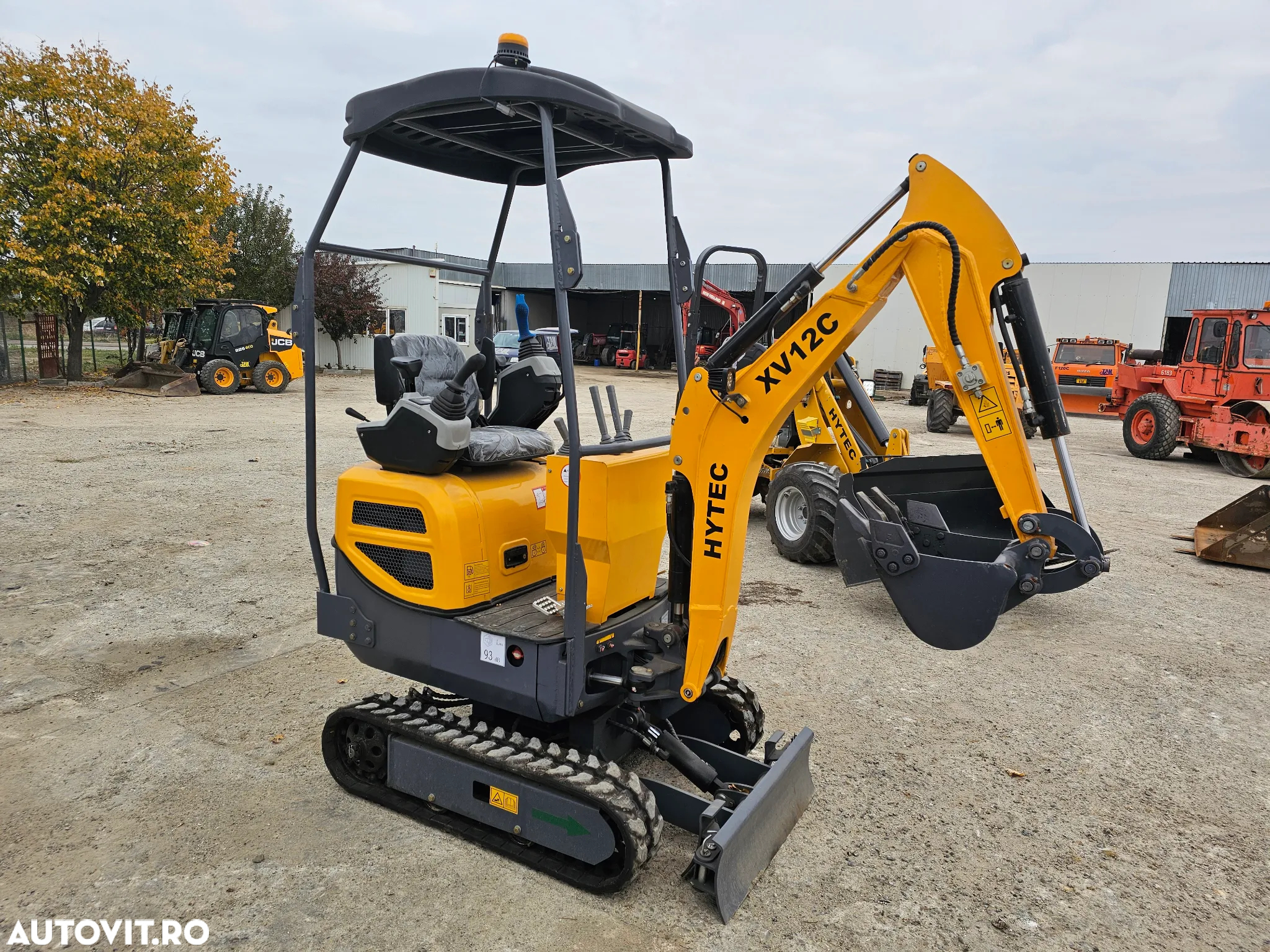 Hitachi Hytec XV12C miniexcavator pe senile NOU! Motor yanmar - 6