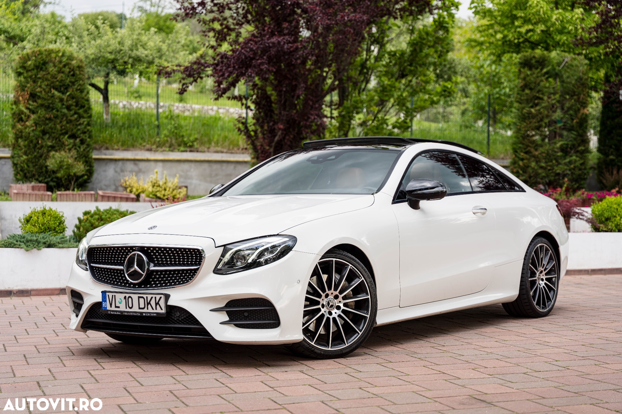 Mercedes-Benz E 300 Coupe 9G-TRONIC AMG Line - 2