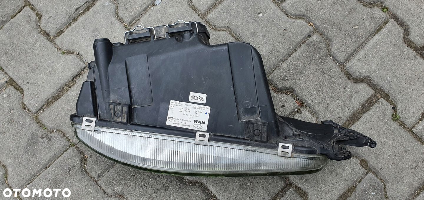 MAN TGX LAMPA PRAWY PRZÓD PRZEDNIA - 2