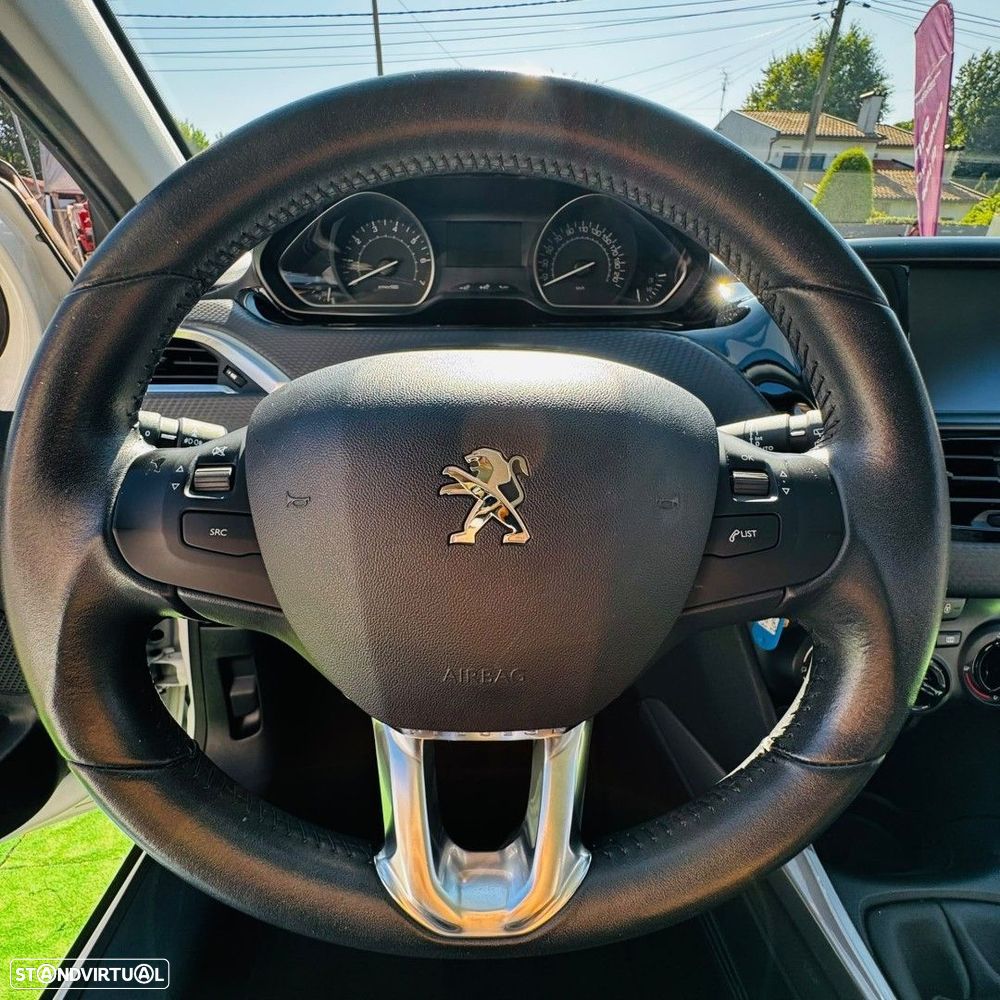 Peugeot 2008 1.2 PureTech Style — fotografia 17