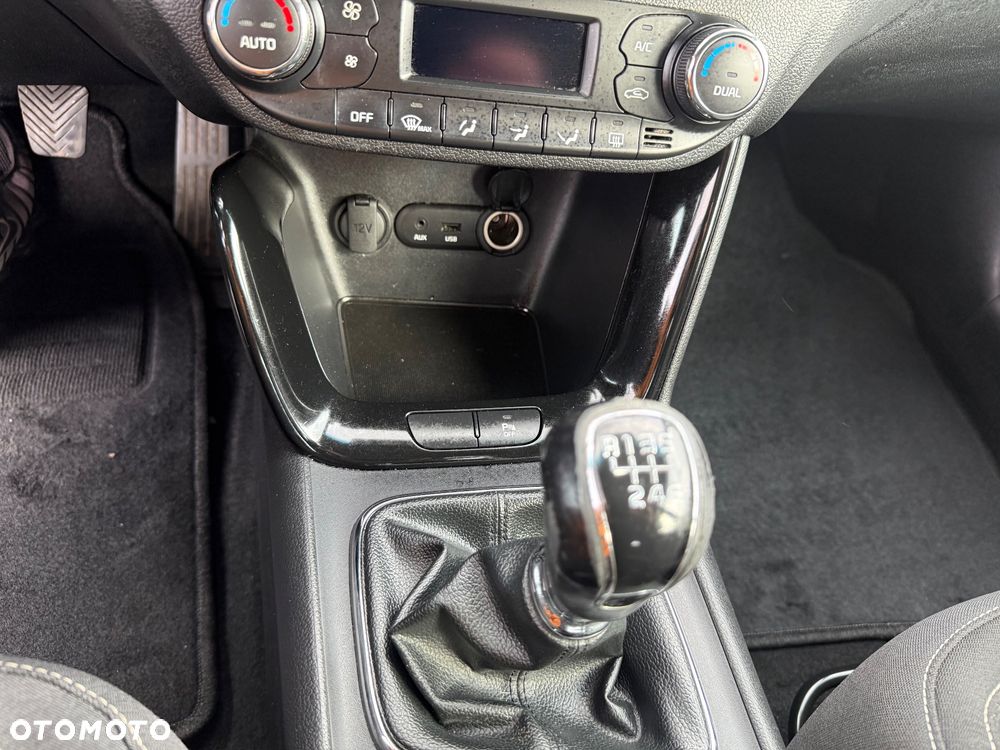 Kia Ceed 1.6 GDI Dream Team Edition - 14