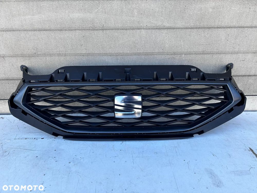 LEON IV 5F ATRAPA GRILL ZDERZAKA PRZÓD PRZEDNIA 5FA853651G