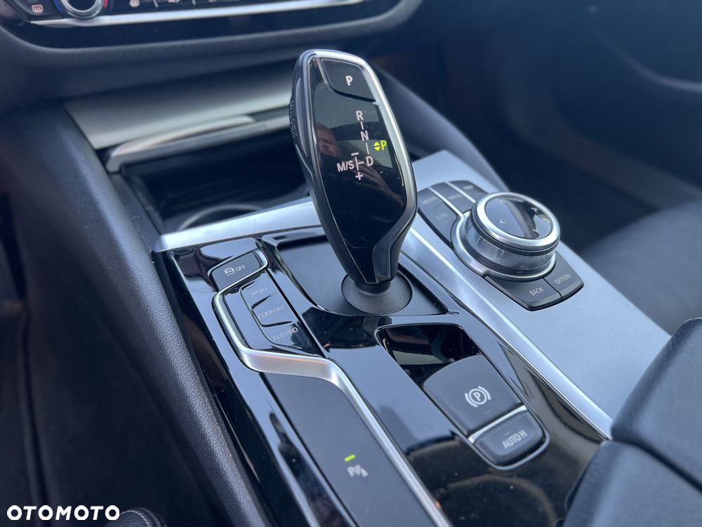 BMW Seria 5 530d xDrive - 12
