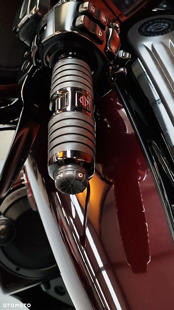 Harley-Davidson CVO Street Glide - 18