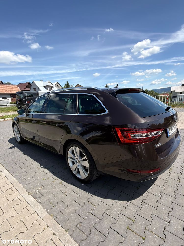 Skoda Superb 2.0 TDI Ambition DSG - 11