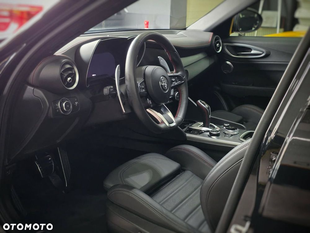 Alfa Romeo Giulia 2023 photo 4