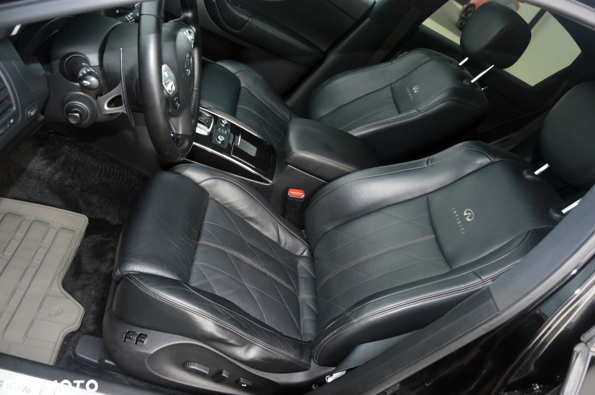 Infiniti QX70 3.0d S Premium - 13