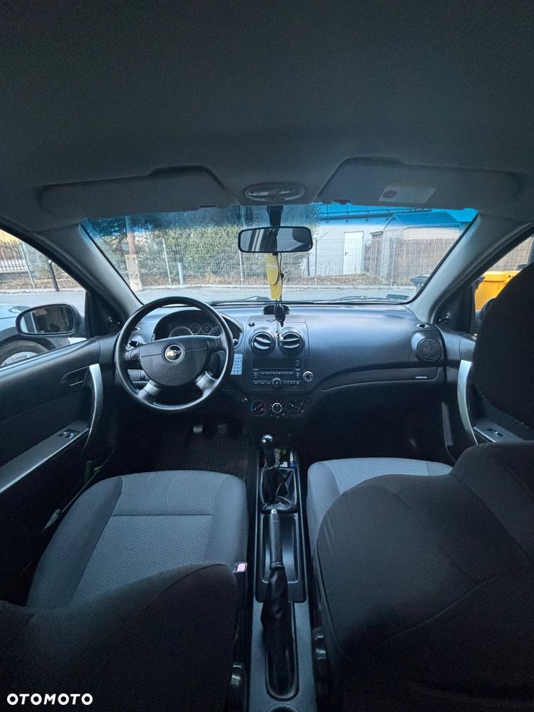 Chevrolet Aveo - 4