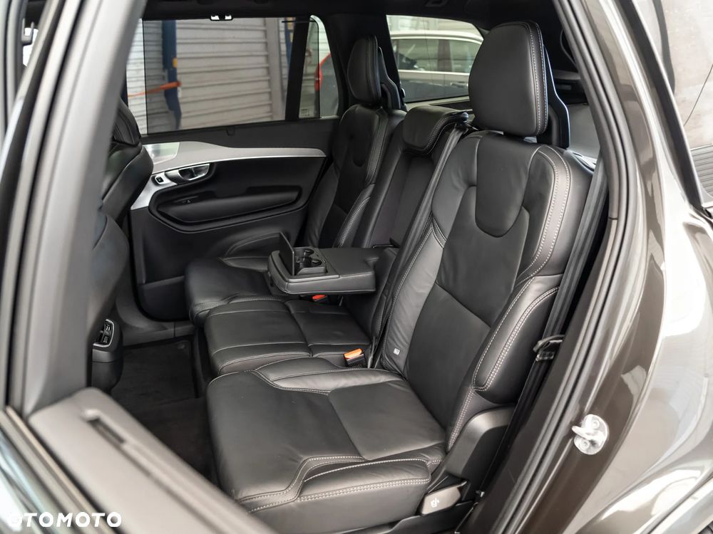 Volvo XC 90 B5 D AWD Ultimate Dark - 32