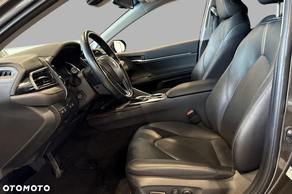 Toyota Camry 2.5 Hybrid Executive CVT - 14