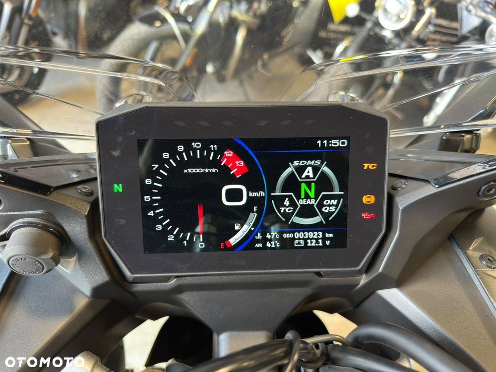 Suzuki GSX 1000 - 6