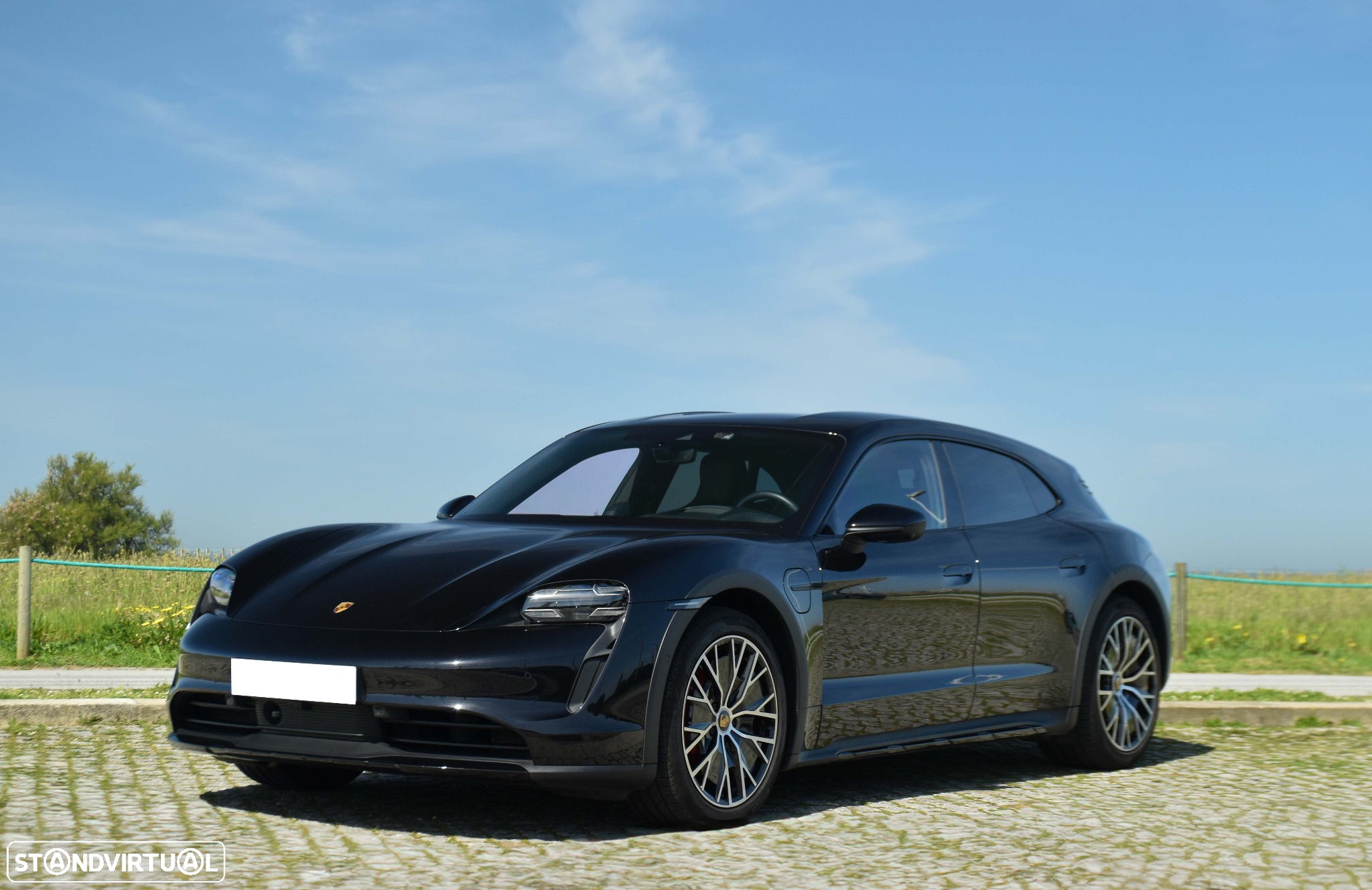 Porsche Taycan Cross Turismo 4S - 3