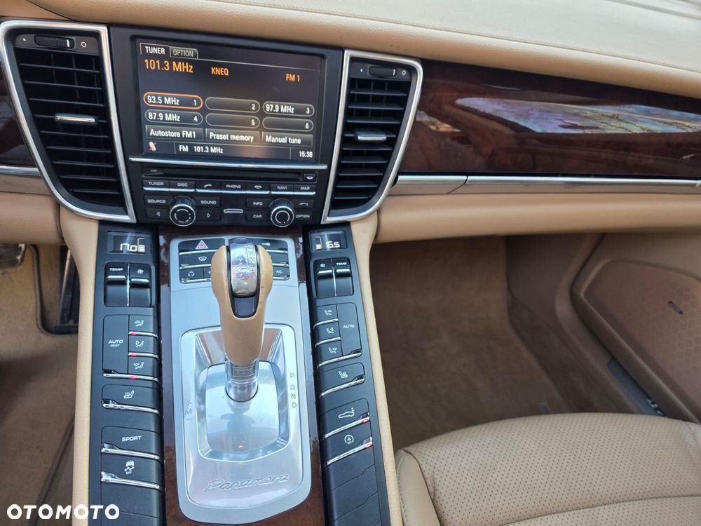 Porsche Panamera 4 PDK Platinum Edition - 22
