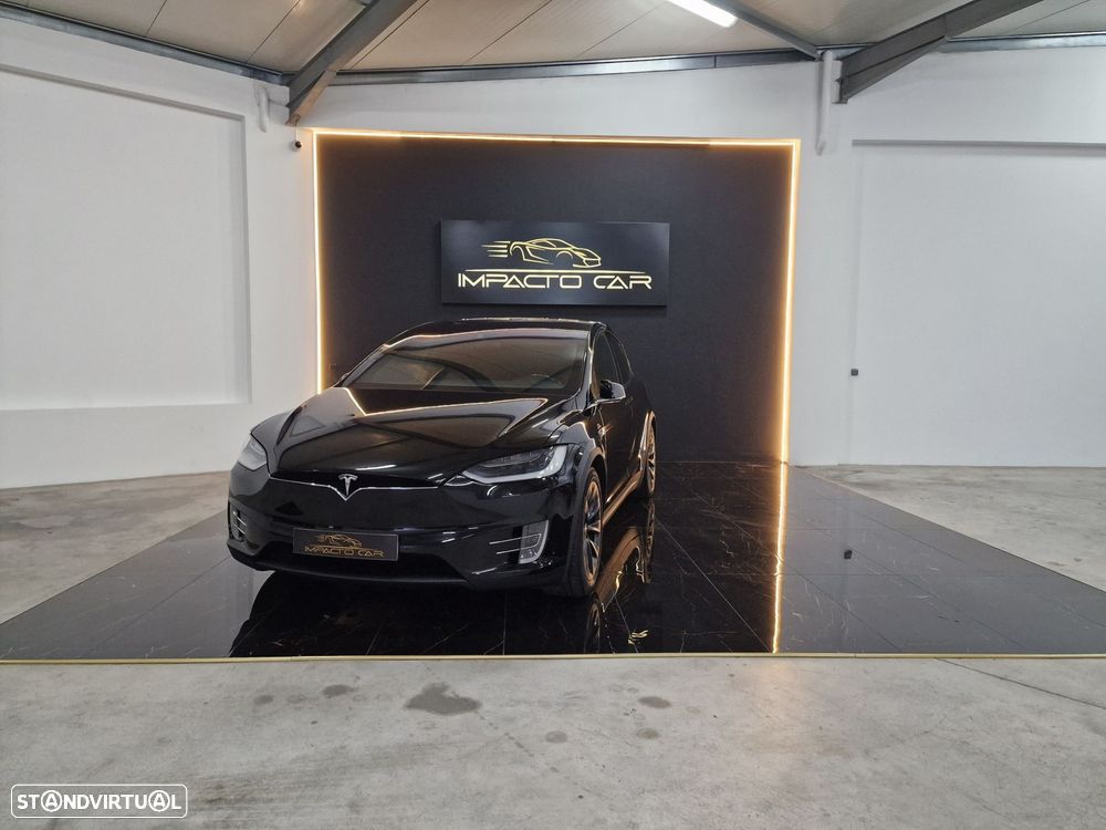 Tesla Model X 90D - 3