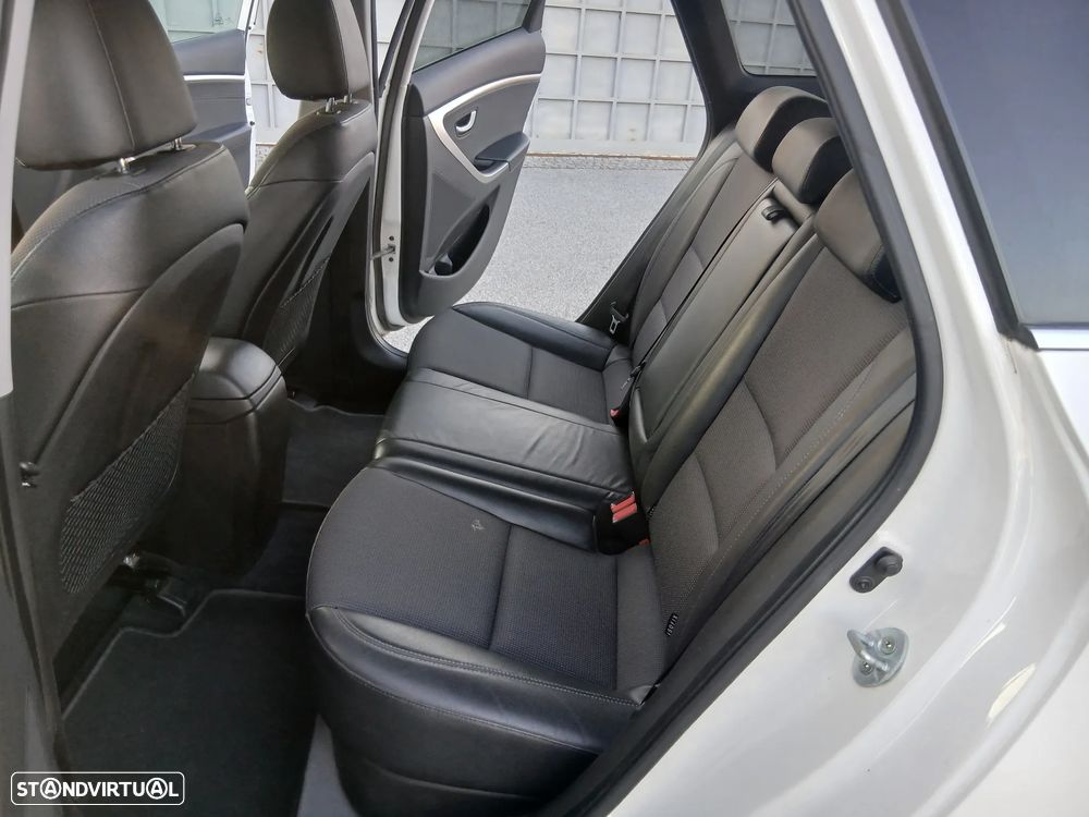 Hyundai i30 CW 1.6 CRDi Comfort - 9