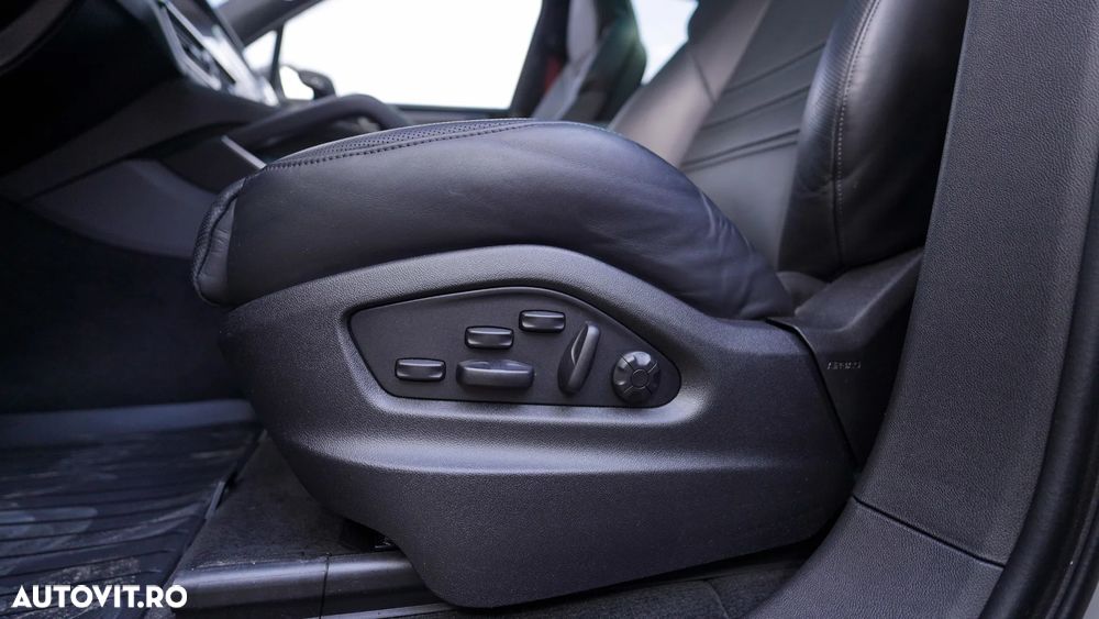 Porsche Cayenne Turbo - 32