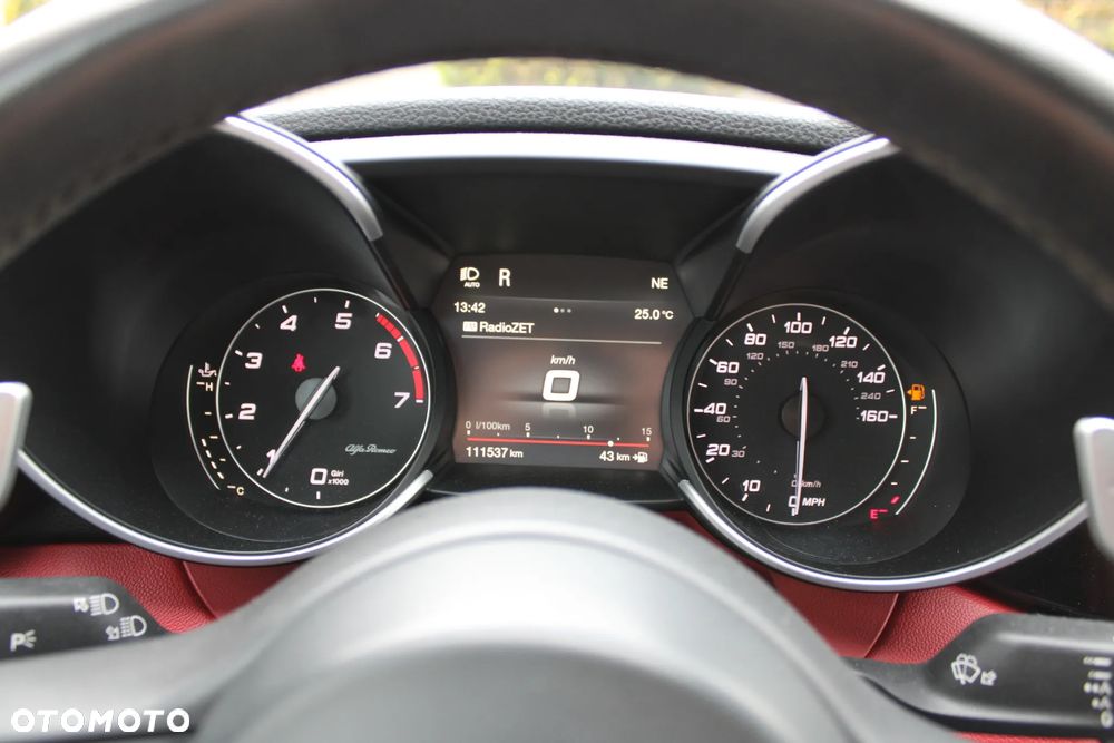 Alfa Romeo Giulia 2.0 Turbo 16V AT8-Q4 Veloce Ti - 19