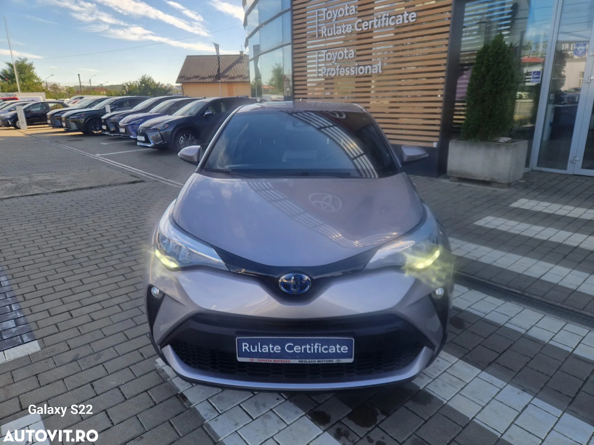 Toyota C-HR 1.8 HSD 4x2 CVT C-ult - 2