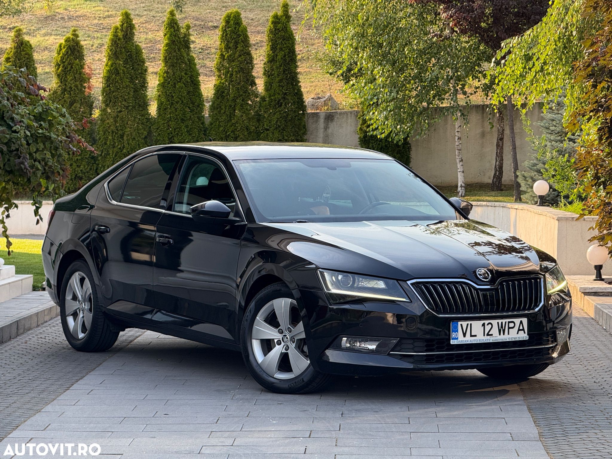 Skoda Superb 2.0 TDI DSG Ambition - 1