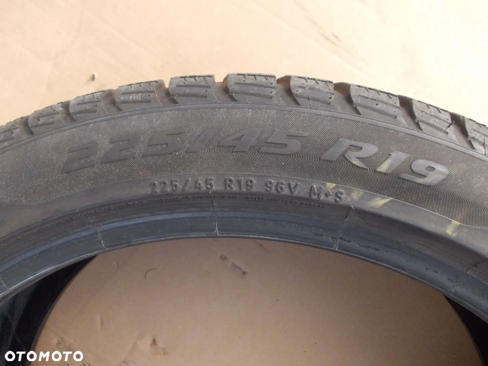 Opony 225/45R19 96V Pirelli Winter Sottozero 3 Run Flat - 2