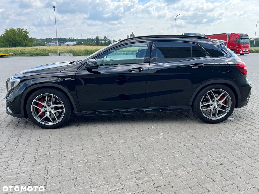 Mercedes-Benz GLA - 2
