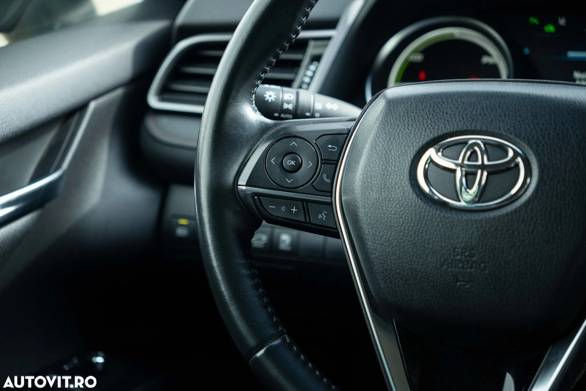 Toyota Camry 2.5 Hybrid Business - 29