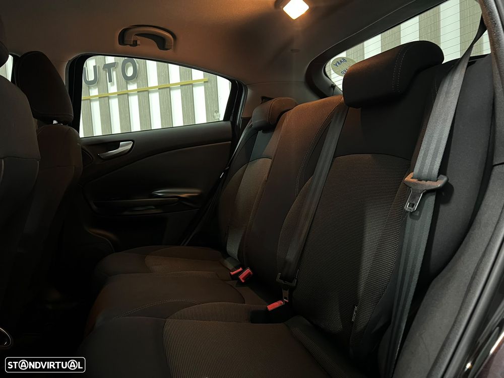 Alfa Romeo Giulietta 1.6 JTDm Exclusive - 38
