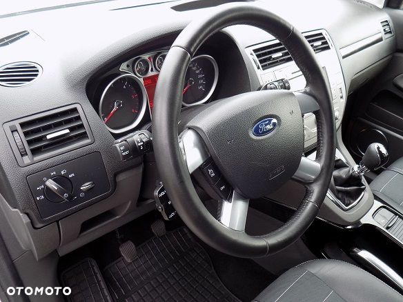 Ford Kuga 2.0 TDCi 4x4 Titanium - 23