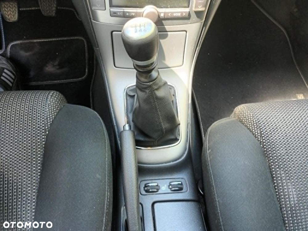 Toyota Avensis 2.0 D-4D Executive - 11