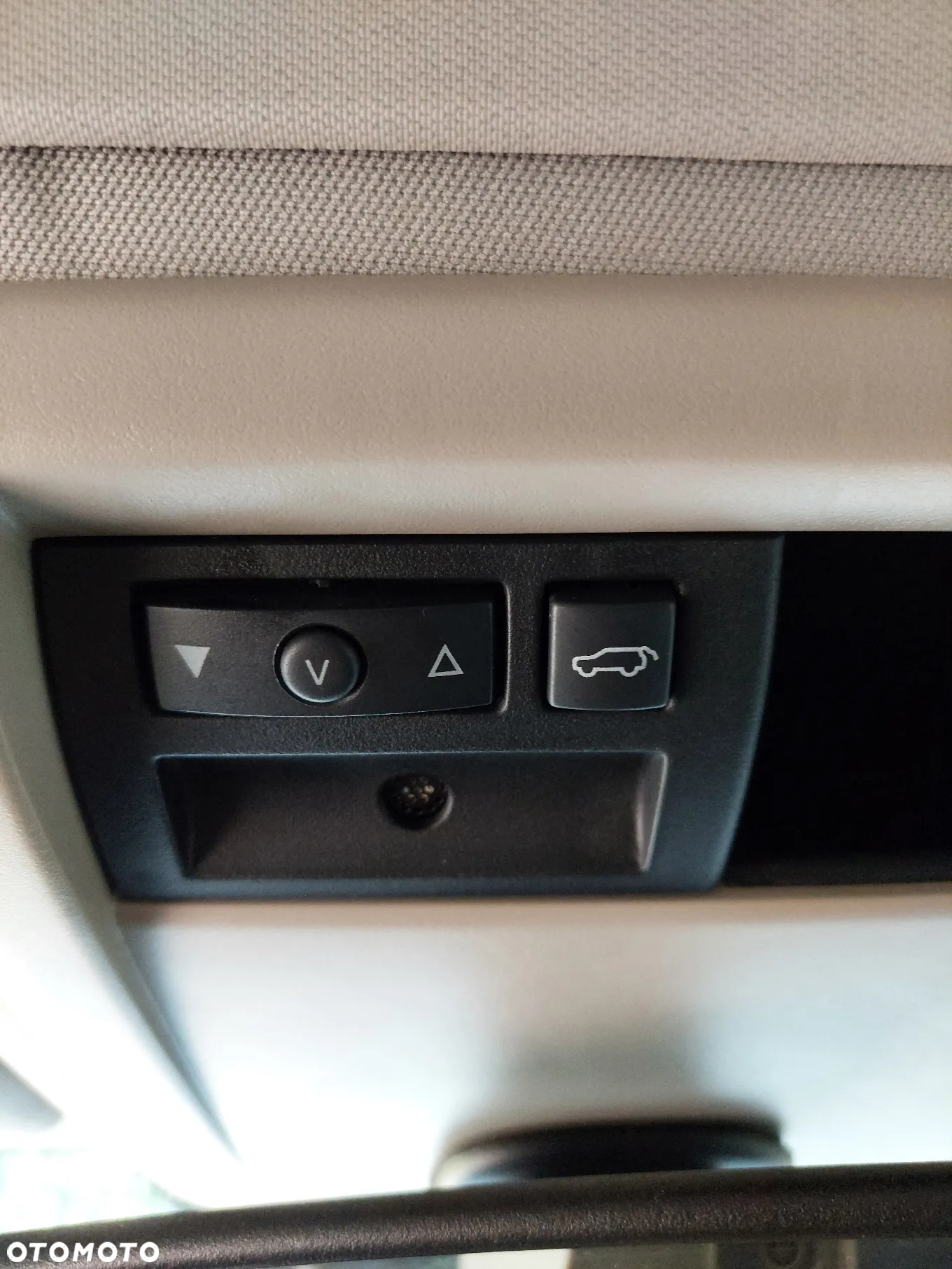 Jeep Commander 3.0 CRD Overland - 18