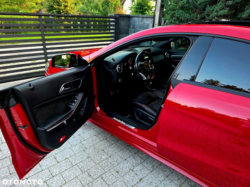 Mercedes-Benz CLA 200 7G-DCT - 4