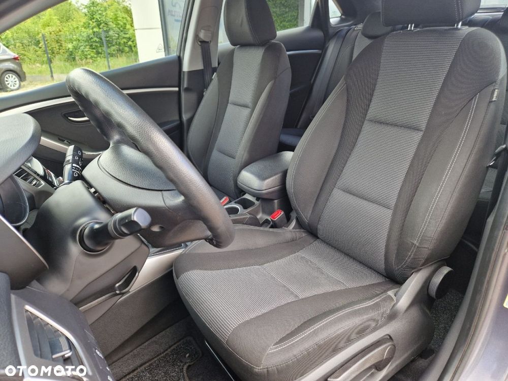 Hyundai i30 blue 1.4 Passion - 10