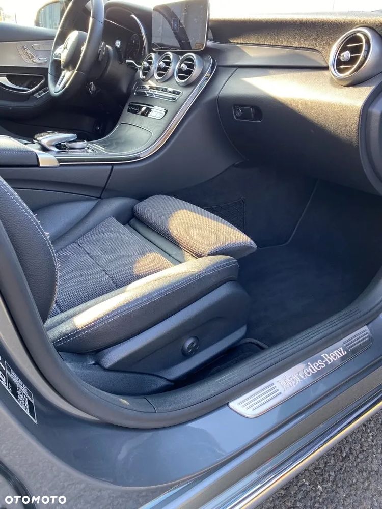 Mercedes-Benz Klasa C 200 4MATIC 9G-TRONIC - 22
