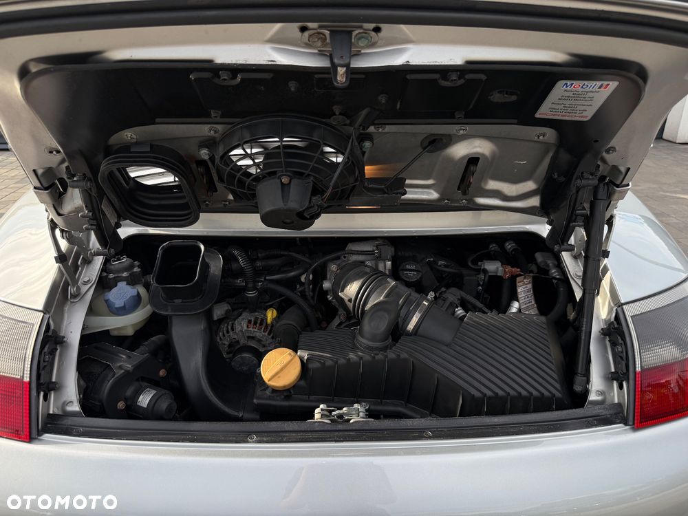 Porsche 911 Carrera - 30