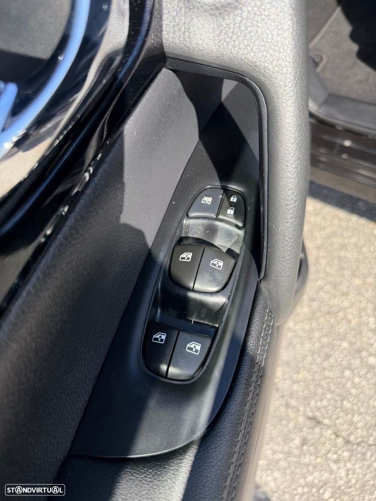 Nissan Qashqai 1.5 dCi N-Connecta J18 - 18