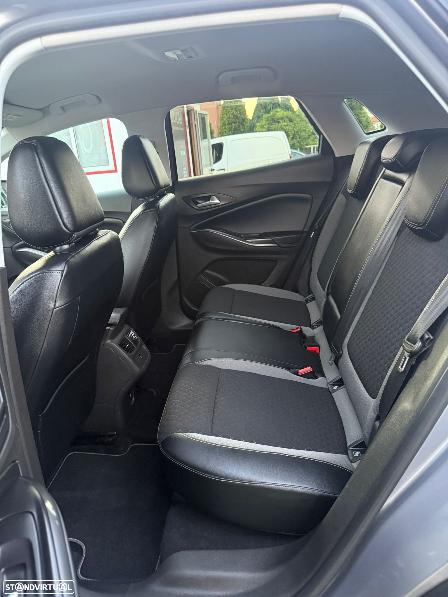 Opel Grandland X 1.2 S&S Auto Business INNOVATION - 12