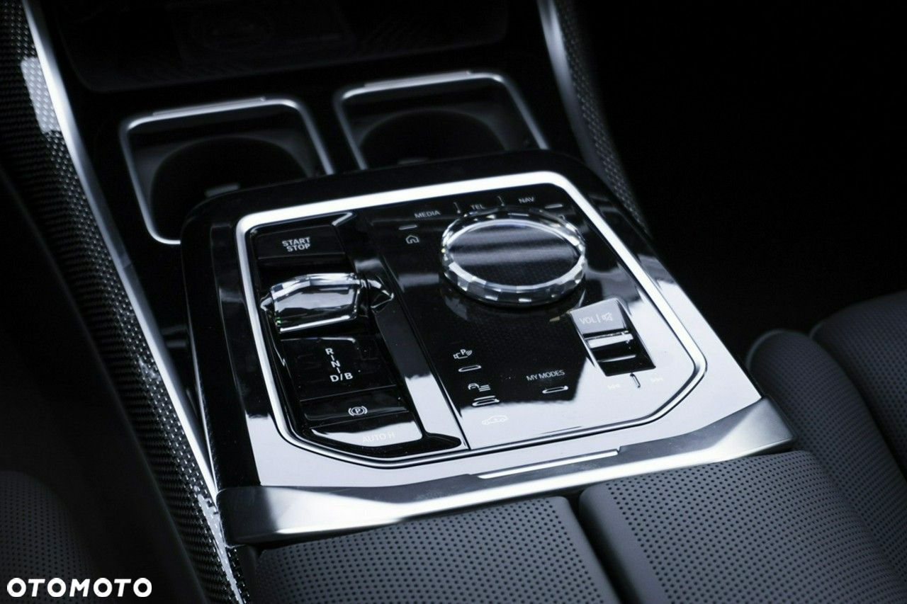 BMW i7 - 13