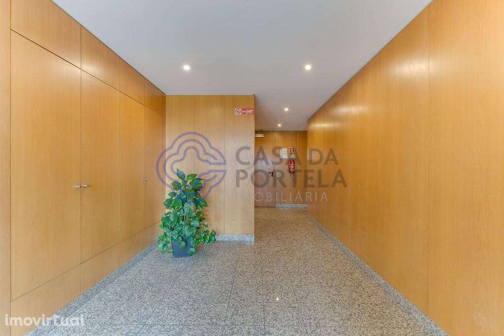 T2 | c/ varanda e garagem no 5º e ultimo andar - Grande imagem: 3/23