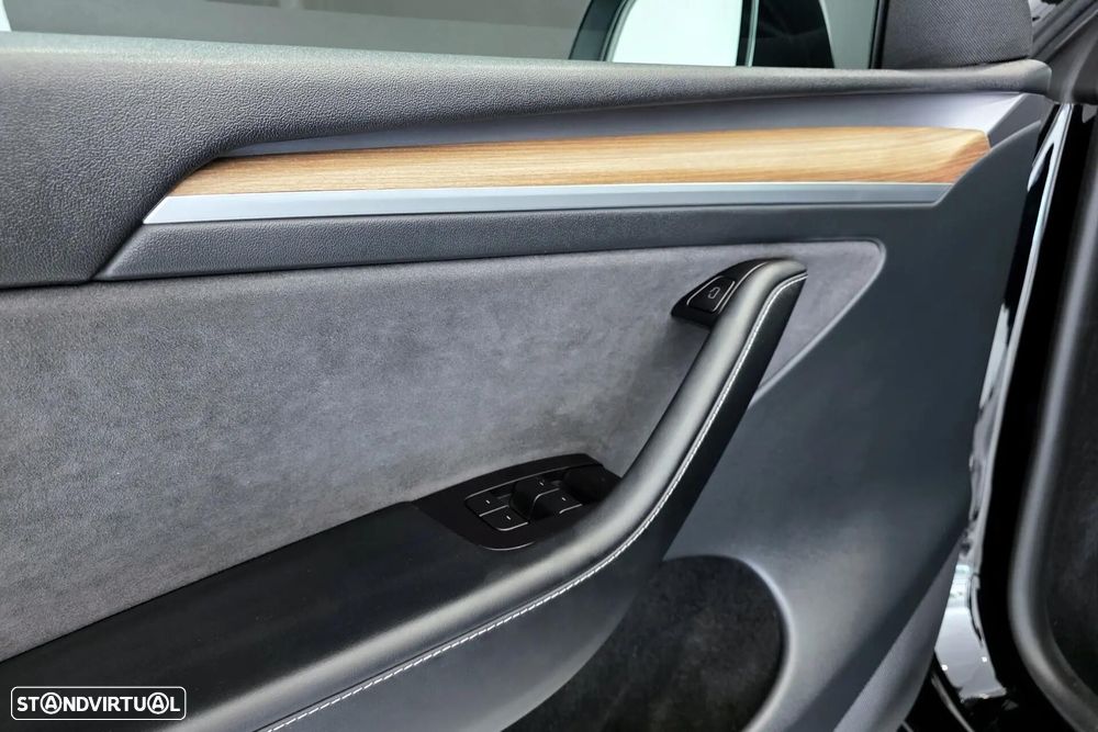 Tesla Model Y RWD - 9