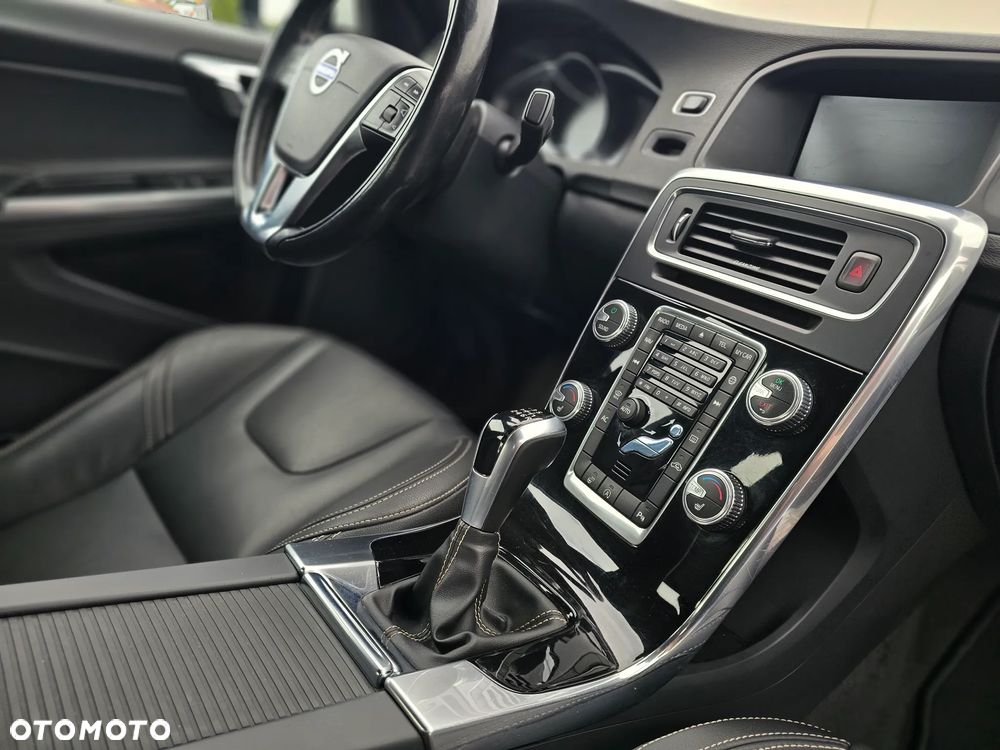 Volvo S60 T3 Drive-E Momentum - 16