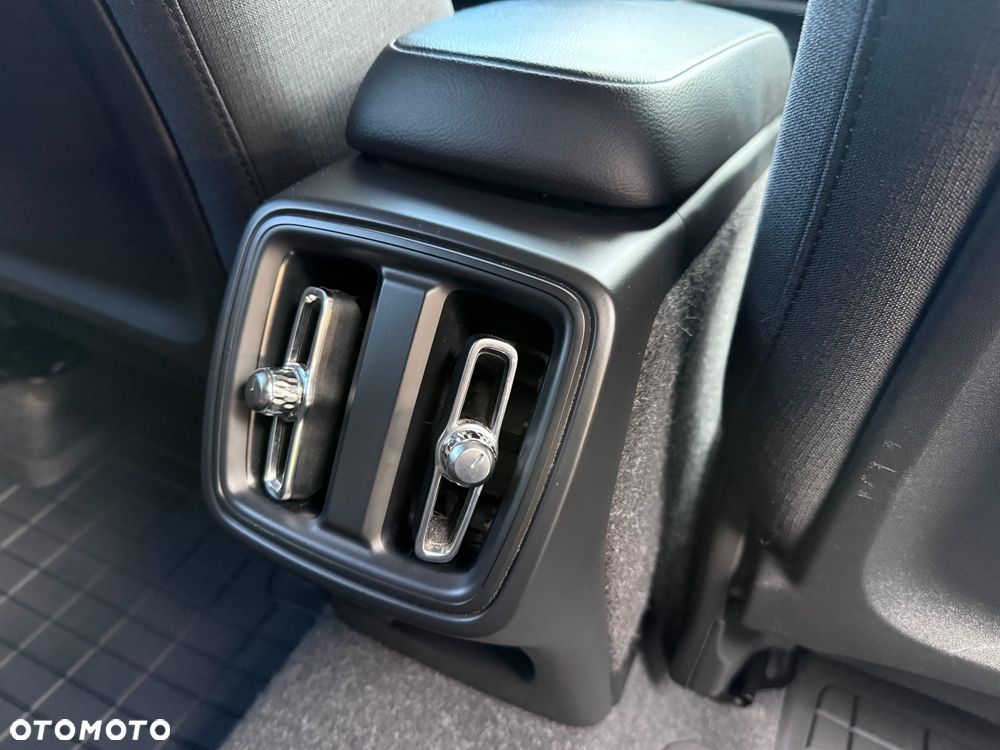 Volvo XC 40 T3 Momentum - 21