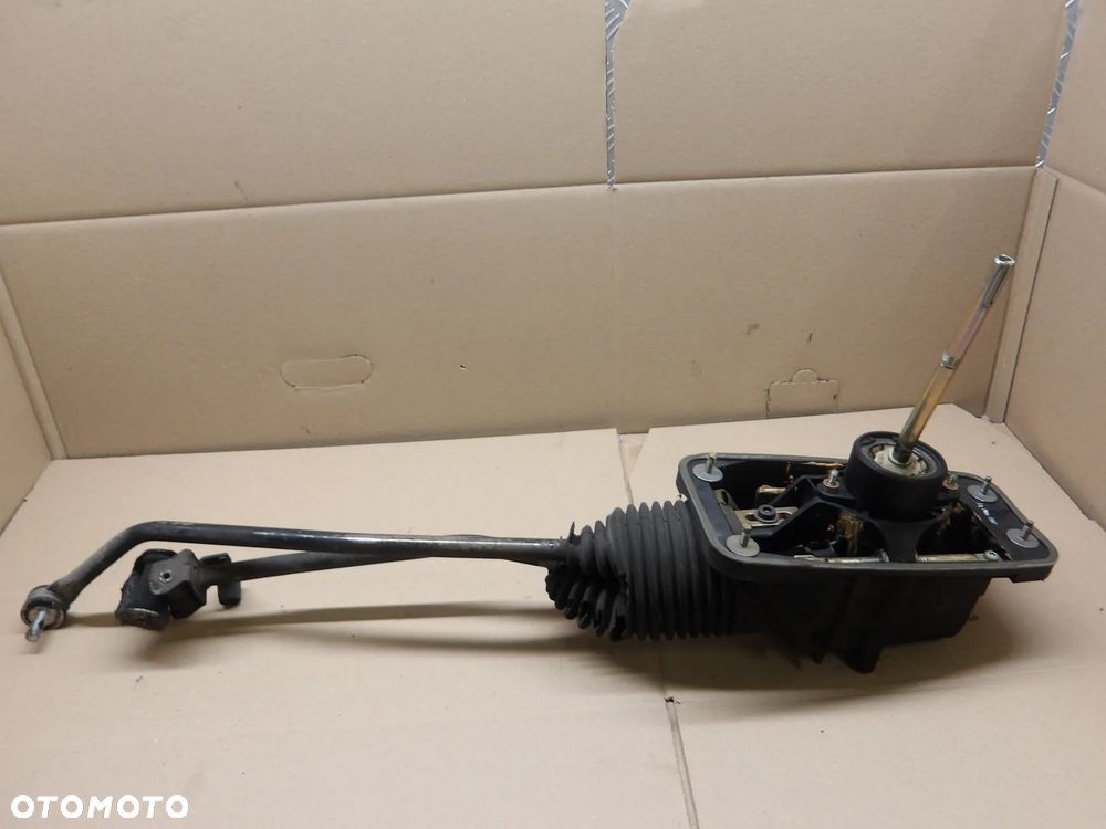AUDI A4 B6 01-04 KOMBI LEWAREK WYBIERAK ZMIANY BIEGÓW 8D0711167 - 1